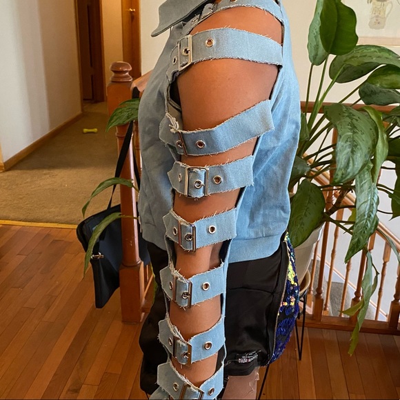 Fashion Top - Picture 3 of 4